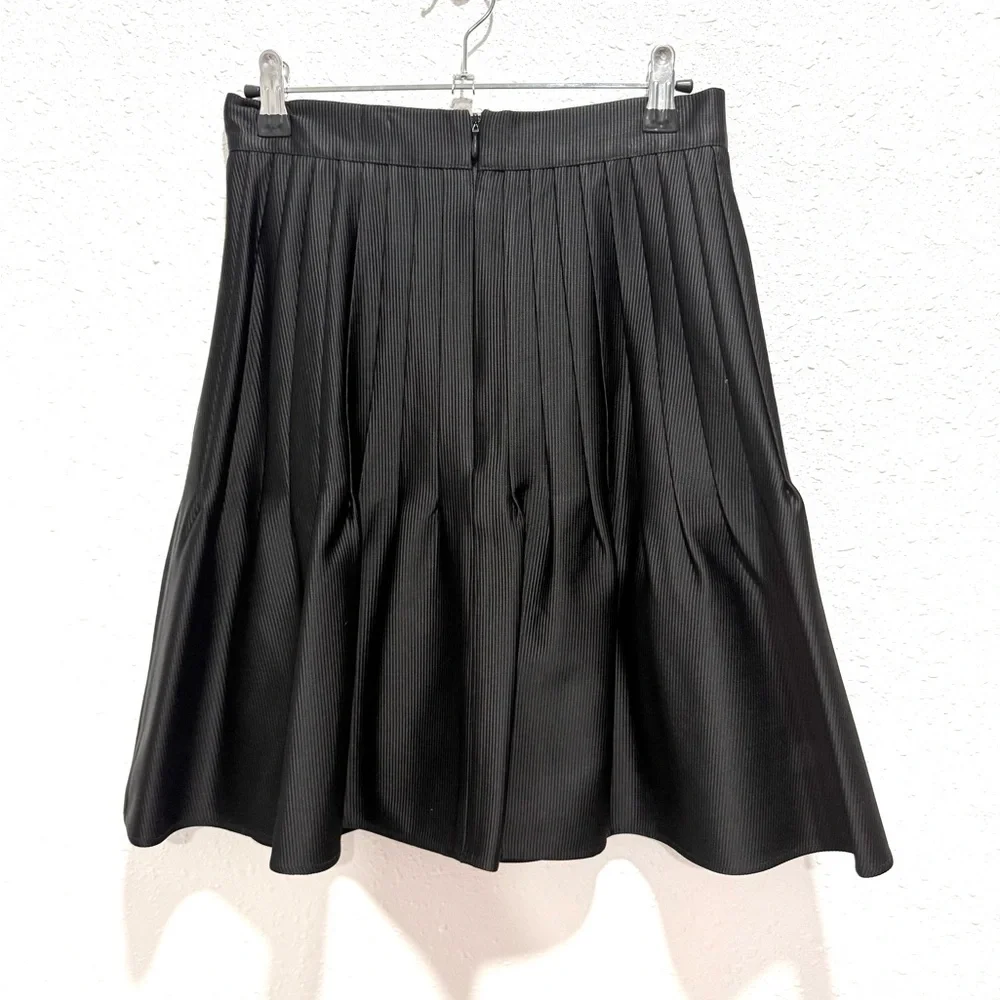 Gianni Bini‎ Black satin pleated Skirt with Subtle Ribbing 4